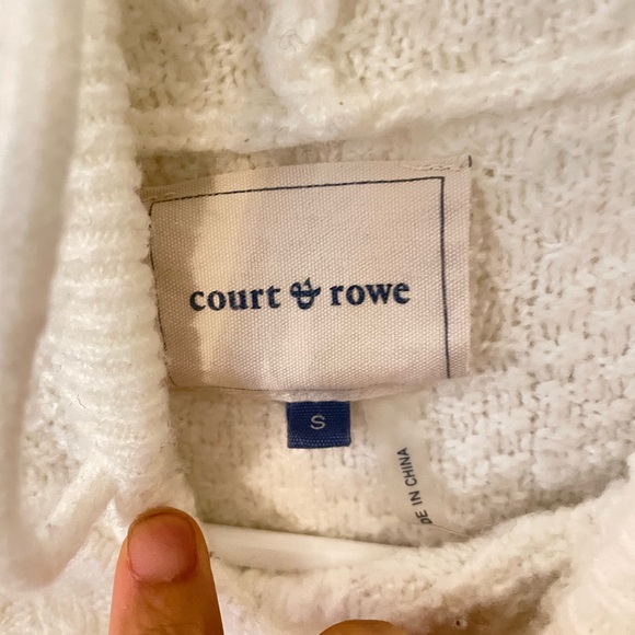 Soft white sweater with hoodie - Picture 2 of 3